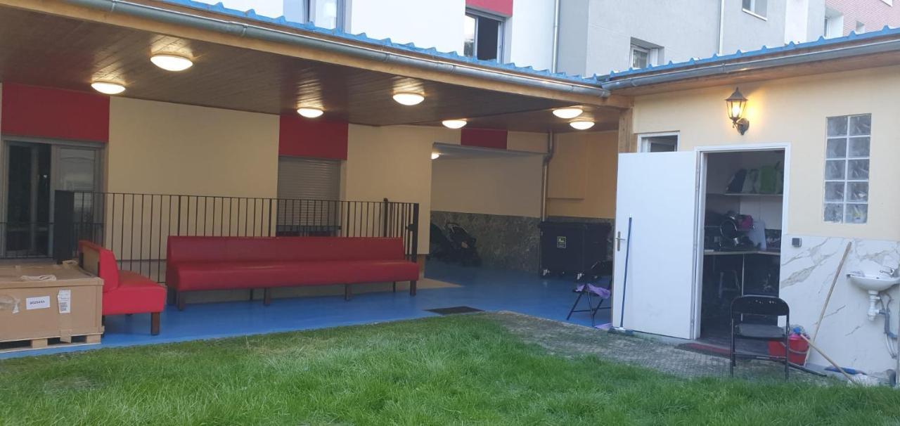 Hotel Le Privilege La Courneuve Exterior photo